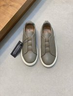 Ermenegildo Zegna 杰尼亚 光滑皮革 Tiziano 低帮运动鞋 这款tiziano 低帮运动鞋摔花纹牛皮制成，饰以丰富的工艺细节，如骆马红棕色