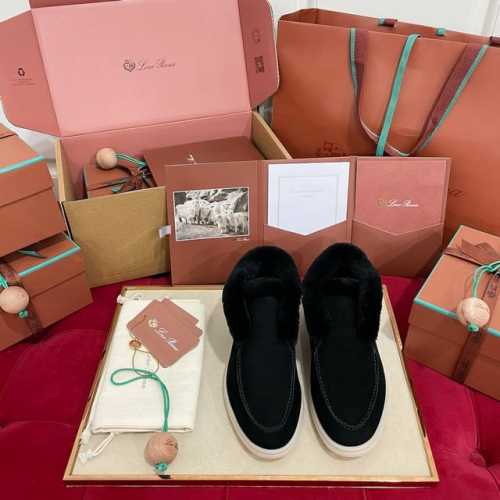 代购级版本 Loro Piana2024Open walk 秋冬海狸毛系列！ 秋冬怎么可以没有一个软糯糯的保暖神器，承包你冬天的御寒，一直以来以高级简约的设计风