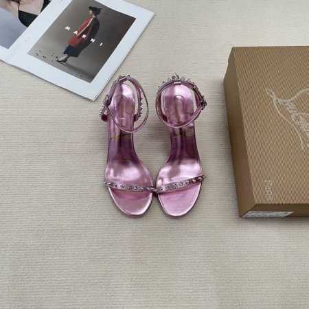 橙子出厂价p christianlouboutin 春夏新款 Cl红底鞋 铆钉一字带高跟凉鞋 铆钉加持 释放你的不羁灵魂 朋克风铆钉 彰显个性酷感十足的铆钉元素 - 点击图像关闭