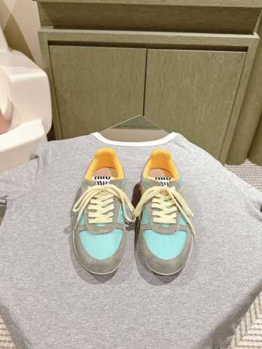 情侣款 男10 MIUMIU 缪缪新款德迅鞋~ 颜值担当火爆款做旧脏脏鞋 不得不入的一款～做旧时尚，简约高级 随意搭配上脚非常舒适，年度必入款！ 专柜最新走秀款