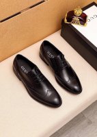 商品商标 Gucci 古驰 商务皮鞋 正码码数: 39-44 38.45.46订制 商品材料 精选 进口头层小牛皮鞋面 进口羊皮内里 强烈立体视觉效果 组合大底