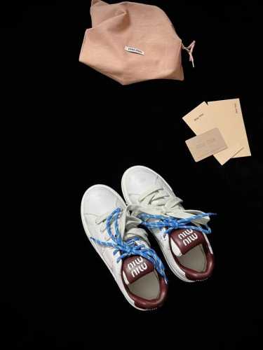 顶级品质 Miumiu Ss24 New Arrival～ Miu家2024秋冬新款运动鞋 减龄神器 随性时髦～上脚超好看， 鞋面擦色牛皮 羊皮内里 Size
