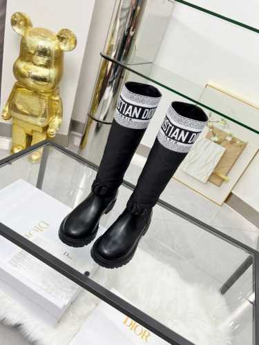 顶级版本 Dior23新品刺绣靴子真的在发光气质款 #公主的快乐公主知道 #鞋控的日常 #0otd#dior #Dior #Dior靴子 Dio 高靴新品 真的