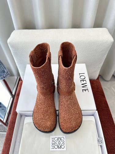 顶级品质 Loewe Ss24 New Arrival～ 罗意威2024秋冬新款｜磨砂绒短靴 材质与工艺- 原版磨砂绒面皮革面料 皮革里衬 五金件细节装饰 标志