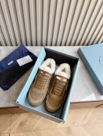 出厂 顶级版本 Prad*a普拉达24新品阿干鞋 爱死这分的简单感 鞋型非常秀气且不软榻 脚感也是相当舒服 一年四季都不愁穿搭 面料：采用进口环保磨砂牛皮 内里