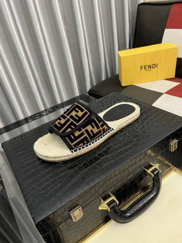 出厂价Pp： Fendi~芬迪拖鞋 男鞋高端品牌 官网1:1最新力作：原版开模定制，面料釆用进口原版材料制作，升级版大底，更轻便，市场顶级品质，简单不失品味，潮