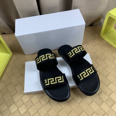 工厂价 新款上架 Versace 范思哲经典爆款时尚休闲拖鞋官网原版1:1开模原单品质，做工精细采用头层意大利进口牛皮，纯手工制作，彰显低调奢华橡胶耐磨防滑大底