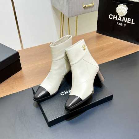 最新款 CHANEL香奈儿2024方头高跟短靴 对它一见钟情 不夸张哦～ 这大概就是小香的魅力 总是很懂女生 虽然看上去很冷但配上黑丝袜特有感觉 是今年的最新款 - 点击图像关闭