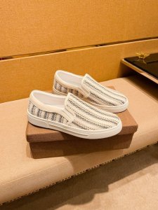 工厂P批 迪奥 男鞋高端品牌 官网1：1最新力作：鞋面采用意大利进口头层牛皮搭配 舒适透气内里原版防滑耐磨大底制作，让行走更加便捷舒适！独家新款，惊世之作，与官