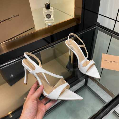 gianvito rossi 2024 新款凉鞋顶级版本代购品质！高跟尖头漆皮凉鞋。尖头设计充满时尚感，尽显优雅气质。漆皮的光泽亮丽夺目，如同镜面般反射着光芒。
