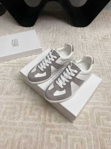 出厂价 ，男码10顶级版本 代购级别 MaisonMargiela MM6德训休闲鞋鬼才设计师品牌，一个轻奢品牌上脚很百搭哦，也很随脚舒适，这一款德国训练鞋延续
