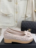 厂价 Chane*｜小香25C春夏新品 厚底山茶花系列单鞋 这一季山茶花系列真的超美 香奶奶家一贯的优雅名媛气质 高级感十足！上脚非常Nice～ 不管光脚穿或搭