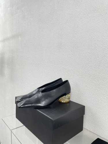 方圆头 透明跟 尖头单鞋 Jil Sander 黑色 独特鞋型设计 小羊皮面 家族品牌设计元素 面料选用优质小羊皮 内里小羊皮 底型层次感设计 个性十足 完美诠