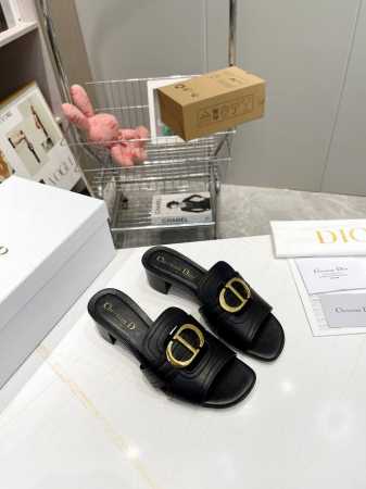 工厂p价 女装女鞋 运动原单 Dior迪奥 最新款上线 鞋面饰金属 Cd 标志突显版型 经典优雅的设计可与各式造型 非常极致完美的搭配 这个夏天不容错过的百搭单 - 点击图像关闭