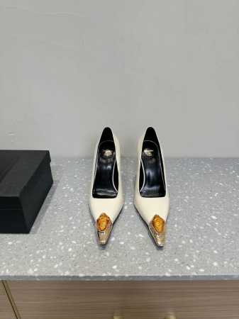 Saint Laurent 圣罗兰 25ss春夏新品 宝石尖头高跟鞋 凉鞋 单鞋 优雅大气高跟 淡淡的夏日里怎么少得了一双仙 各种小搭配起来 完全不挑脚型哦 通 - 点击图像关闭