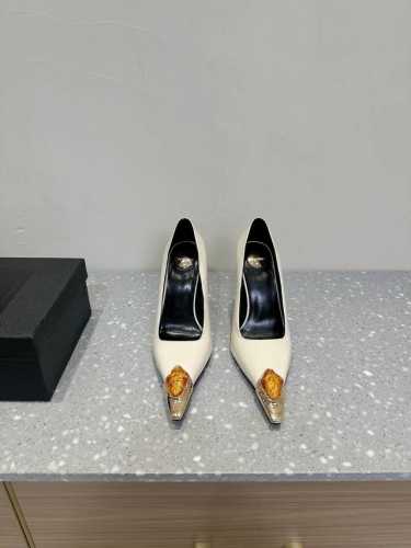 Saint Laurent 圣罗兰 25ss春夏新品 宝石尖头高跟鞋 凉鞋 单鞋 优雅大气高跟 淡淡的夏日里怎么少得了一双仙 各种小搭配起来 完全不挑脚型哦 通