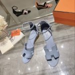 新配色』 手掌纹出厂价 将经典延续 Hermès 坡跟凉鞋新配色 爱马仕的坡跟凉鞋是我见过最简约最耐看最有气质的！！！任何风格都能hold住，7cm高度轻松驾驭