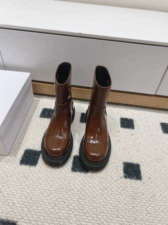 Dior 迪奥 24ss 新款秋冬 复古英伦风布洛克新款骑士靴 楦型百搭瘦脚yyds.造型立体饱满，帅气十足 上脚舒适 一款非常复古风、气场十足单品 设计风格非 - 点击图像关闭