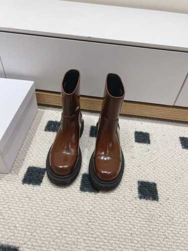 Dior 迪奥 24ss 新款秋冬 复古英伦风布洛克新款骑士靴 楦型百搭瘦脚yyds.造型立体饱满，帅气十足 上脚舒适 一款非常复古风、气场十足单品 设计风格非