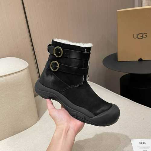 UGG. 2024。独家首发 浓浓的复古气息 个性潮流复古雪地靴 . 材质：面料防水磨砂牛皮 内里.垫脚.澳洲进口纯羊毛。 工艺。全鞋防水工艺。纯手工擦色复古风