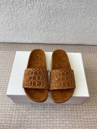 Brunellocucinelli Bc新款早秋新品羊皮电绣珠片，款号：女士轻盈凉拖鞋 鞋面：一比一复刻进口羊猄， 鞋面采用进口电绣珠片 垫脚：进口羊猄 大底：