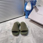 出厂 Balenciag* 巴黎世家拖鞋 升级版推出Speed 2.0 版本全新袜子鞋拖鞋 原厂货 绝非通版 2.0版的袜子部分可以把脚背和脚踝完全包裹起来 鞋