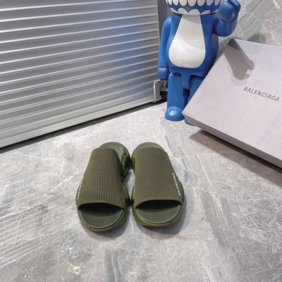 出厂 Balenciag* 巴黎世家拖鞋 升级版推出Speed 2.0 版本全新袜子鞋拖鞋 原厂货 绝非通版 2.0版的袜子部分可以把脚背和脚踝完全包裹起来 鞋