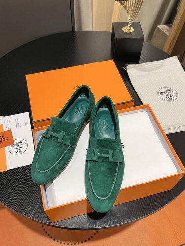 代购级别！Hermes-爱马仕经典H扣单鞋乐福鞋！专柜采版1:1复刻，形体、工艺、材质皆以超高标准来要求。材质：面料选用进口羊麂皮, 内里1:1定制全粒面混种羊