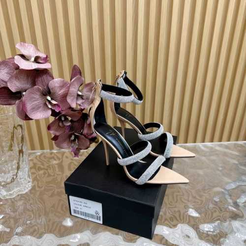 独家新款首发 Giuseppe Zanotti SS2024夏季新品！ 全新春夏系列水钻高跟凉鞋 ！ 尖头高跟拖鞋淡淡的夏日里怎么少得了一双仙女鞋 各种小裙子搭