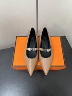 Hermes 爱马仕 25Ss早春新款 尖头凯丽扣 高跟鞋 经典的尖头版型 搭配极具辨识度的马家五金扣 上脚超级百搭好看时髦 超多明星网红种草 春夏必备 随意舒
