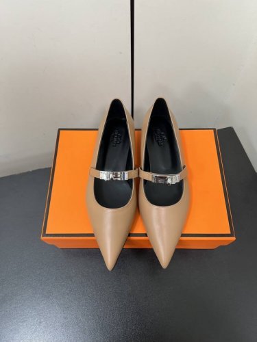 Hermes 爱马仕 25Ss早春新款 尖头凯丽扣 高跟鞋 经典的尖头版型 搭配极具辨识度的马家五金扣 上脚超级百搭好看时髦 超多明星网红种草 春夏必备 随意舒