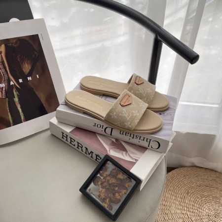 橙子出厂价P Louis Vuitton 路易威登 春夏新款 Lv牛仔布平底拖鞋 休闲凉拖 码数：35-41 - 点击图像关闭