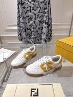 出厂 顶级版本Fendi Match 30025新款运动板鞋 由Kim Jones倾情打造的一款运动鞋 采用皮革和反绒皮制成完美再现复古风格 整体鞋型设计简约