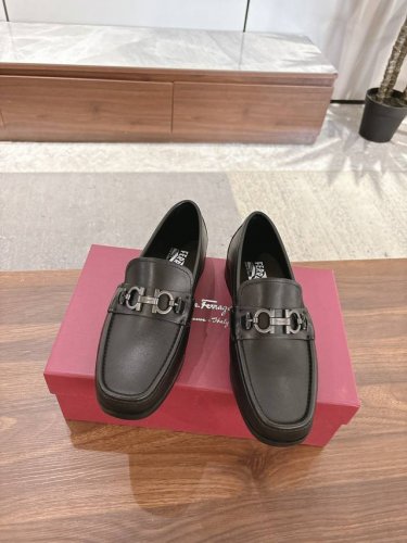 菲拉格慕Ferragamo 男士精品休闲皮鞋，顶级品质，鞋面进口牛皮，水染牛皮内里，原版大底，标准码数38-44