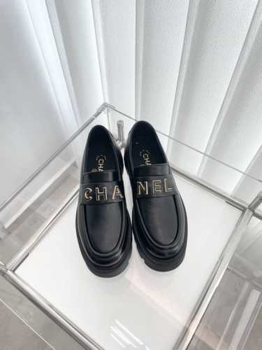 小香2024秋季新品 ～～～独家推荐，市场最高版～～～原版面料、原版1：1定制，非市场普通版本。 面料：牛油皮 大底：橡胶发泡底 码数：35-39
