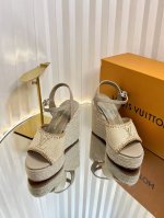 Lv 路易威登 25春夏新款 顶级版本原版一致 专柜主打最新款 Lv X Tm村上隆联名款麻绳坡跟凉鞋 硬货上新 代购级别 高级感十足 国内外博主刷爆的一款 复