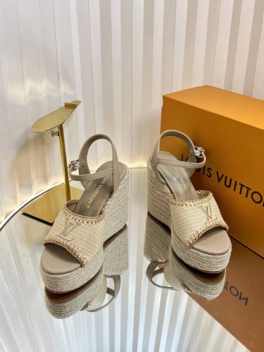 Lv 路易威登 25春夏新款 顶级版本原版一致 专柜主打最新款 Lv X Tm村上隆联名款麻绳坡跟凉鞋 硬货上新 代购级别 高级感十足 国内外博主刷爆的一款 复