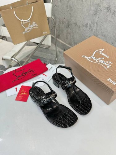 胶底 真皮底 顶级版本 独家定制代购级⑤个颜色供选择。重磅推出 Christian Louboutin CL 标识设计 红底鞋最新走秀款 简称CL 红底鞋 T台