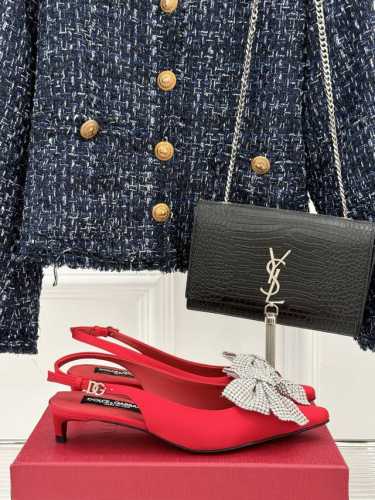 厂价 Dolce&Gabbana25S 春夏新品水钻蝴蝶结凉鞋 面料采用原版定制材质 内里踮脚均为羊皮 意大利进口牛皮大底 码数：35-39 40 41 42定