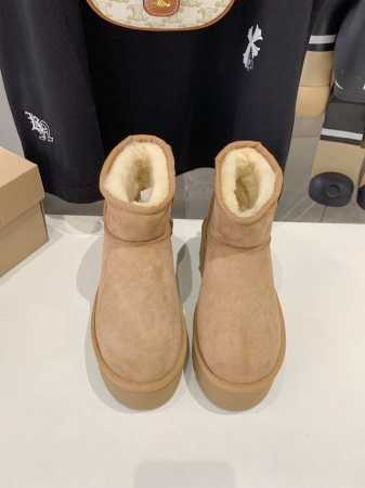 出厂价 Ugg.秋冬氛围感 5cm厚底低筒 最流行的厚底元素 妥妥拉长腿型 隆丰A级皮毛一体 软糯有质感 超级喜欢 Size: 35-40 - 点击图像关闭