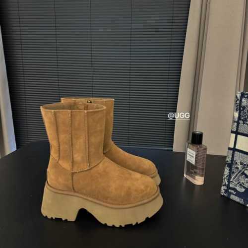 工厂价 UGG 厚底人鱼铅笔靴,御寒休闲，秋冬季必备温暖单品！ 厚底人鱼铅笔靴无论与牛仔裤、裙子还是时下流行的长大衣搭配，都能轻松展现与众不同的气质！ 鞋面采用