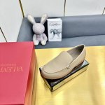 Valentin* 华伦天奴 华伦 高端男士驾车鞋豆豆鞋。顶级品质。采用进口原版荔纹牛皮。醒目大logo饰扣 原版牛皮内里垫脚，原厂特供原版大底 超强舒适感。做