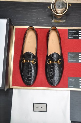 出厂价p 古奇 Gucci 高端牛里 新款Gucci* 顶级版本 古奇经典休闲皮鞋 选用进口原版牛皮面 内里头层舒适牛皮内里 原版耐磨橡胶大底 高品质精品 码数