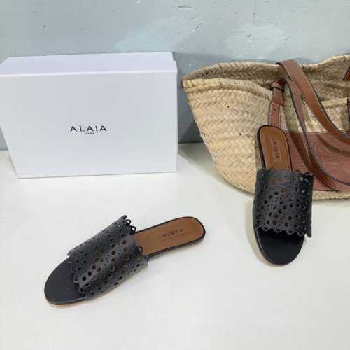 高品质出厂平底 ！小众潮牌顶级品质！Alaia阿莱亚25春夏新款经典复古镂空雕花平底、粗跟拖鞋系列 满满的少女风 既摩登又复古的味道 非常的简约大气 不管是半身