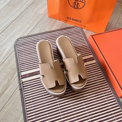 橙子出厂价p hermes 爱马仕24Ss早春新品 防水台坡跟厚底凉拖鞋 H型凉鞋 经典靴型+英伦拼色设计 经典耐看 原版倒模楦型 极致1:1形体 进口高端织针