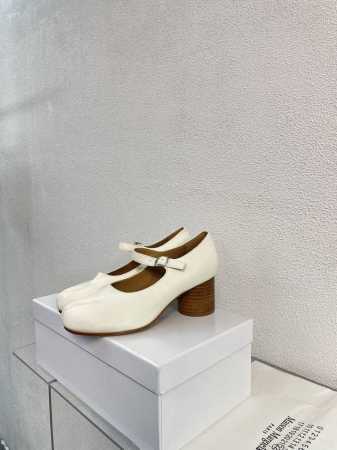玛丽珍单鞋 经典款 大圆头 Mm6 Maison Margiela 原版小牛皮 超高性价比 时尚个性分趾单鞋 炒鸡减龄 大热时尚风格 米白色牛皮 Mm6 Mai - 点击图像关闭