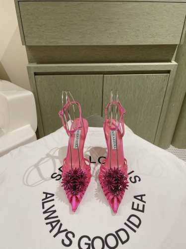 Aquazzur* 菠萝早春专柜新品仙女时装鞋系列，大量上新同步官网全系列均可定制龙年主打一个火爆，全网各大网红纷纷开秀，绝美的穿搭系列！ ★★★★★ 鞋面 烫