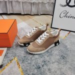 升级版女 男+10 新配色出货 Hermes 低帮休闲鞋 面料：进口条纹布面拼接羊京 大底：超轻Ip材质 踩棉花脚感 跟高：3.5Cm Size：女35-41