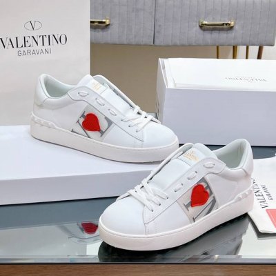 顶级版本 Valentino Rockstud Untitled 华伦天奴 七夕爱心情侣款运动休闲鞋、板鞋、铆钉鞋。 Alentino Garavani Roc