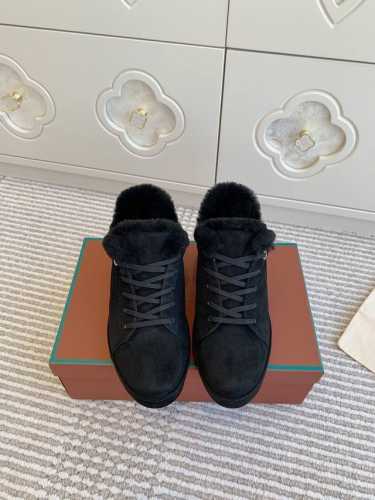 批低帮340 高帮 男款20 Loro Piana Lp新款羊毛运动鞋低帮 高帮休闲板鞋 舒适百搭自带慵懒的高级感明星、时尚博主的私服街拍神器 材质：对版甄选羊